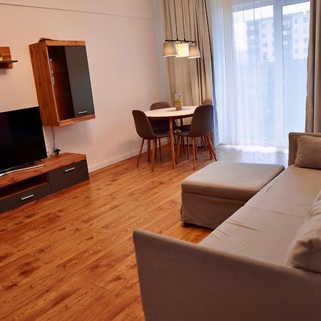 Coresi, 2 Camere, Sleeps 6 Large Private Garden Apartment Pets Welcome Braşov Esterno foto
