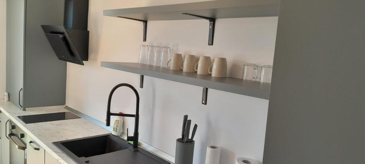 Coresi, 2 Camere, Sleeps 6 Large Private Garden Apartment Pets Welcome Braşov Esterno foto