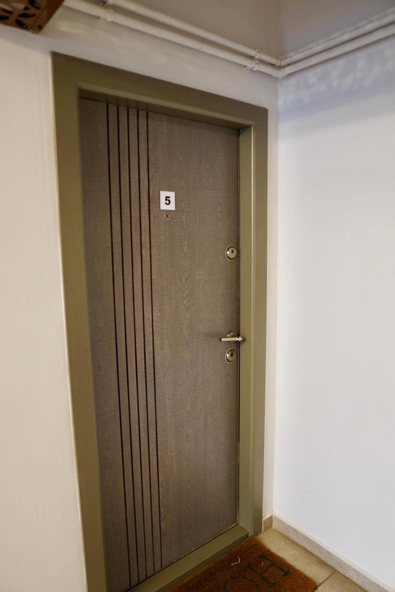 Coresi, 2 Camere, Sleeps 6 Large Private Garden Apartment Pets Welcome Braşov Esterno foto