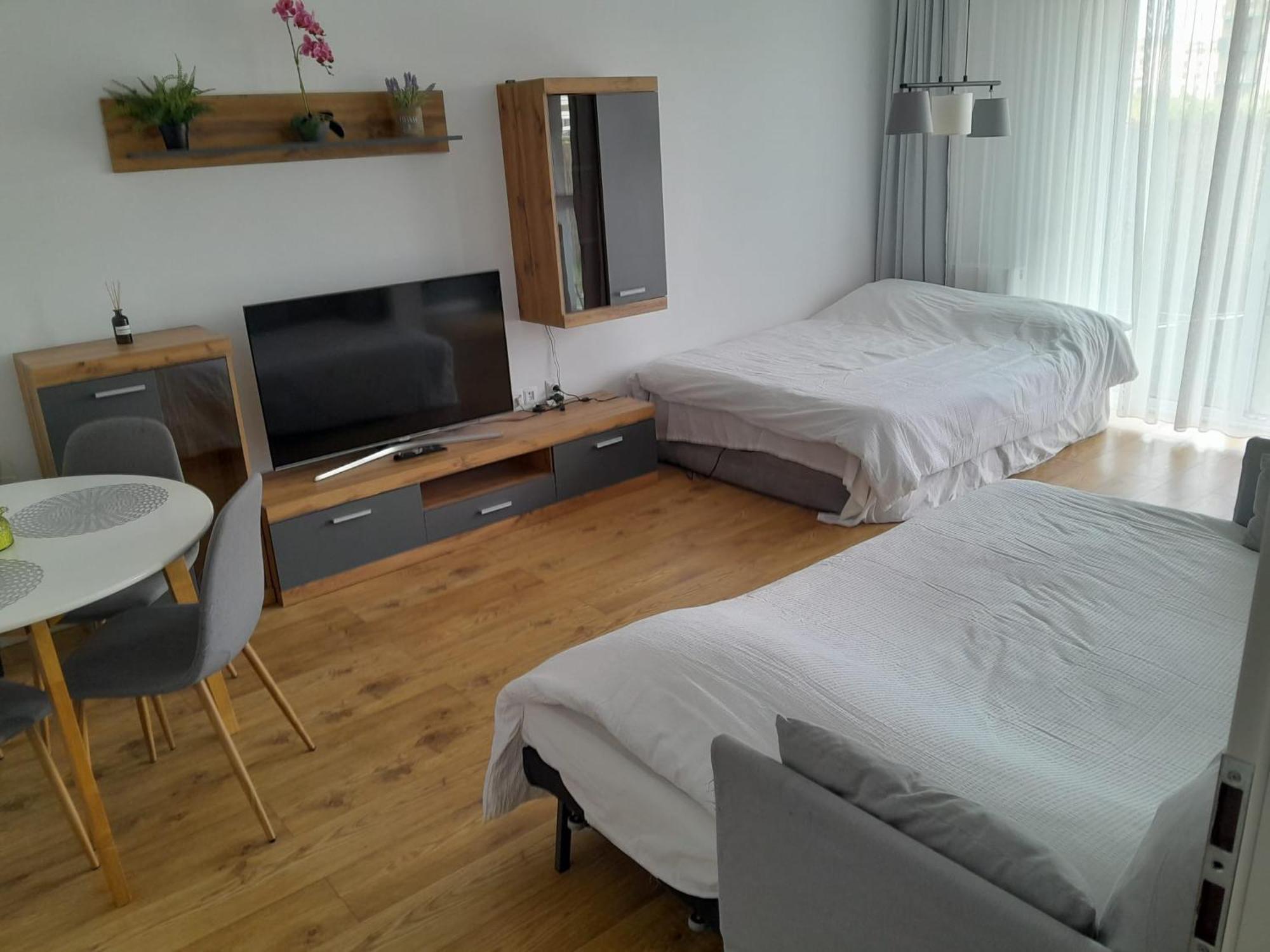 Coresi, 2 Camere, Sleeps 6 Large Private Garden Apartment Pets Welcome Braşov Esterno foto